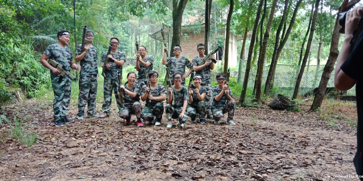 小优米app人团队玩真人CS野战游戏 小优米app人团队玩真人CS野战游戏